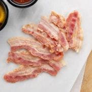 Sysco Essentials Light Cooked Streaky Bacon (200 Slices per KG) 1x1 KG