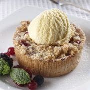 Sysco Classic Mixed Berry Crumble Individual Tartlet 18x100 GM